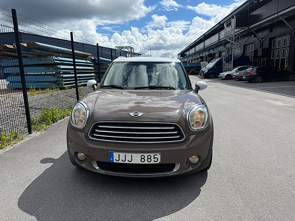 MINI Countryman Cooper D 2 of 5