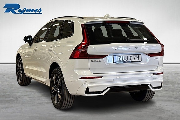 Volvo XC60 2 of 5