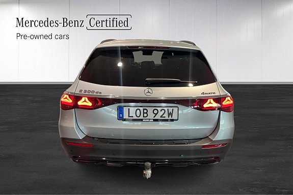 Mercedes-Benz E300 de 14 of 18