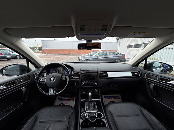 Volkswagen Touareg 8 of 23