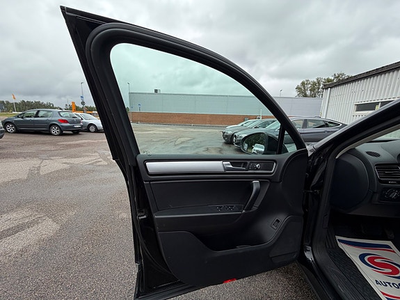 Volkswagen Touareg 11 of 23
