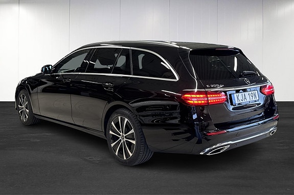 Mercedes-Benz E300 de 3 of 5