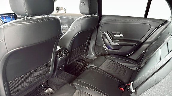 Mercedes-Benz CLA250 e 11 of 17