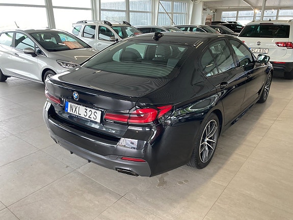 BMW 520d 3 of 5