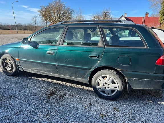 Toyota Avensis 2 of 5