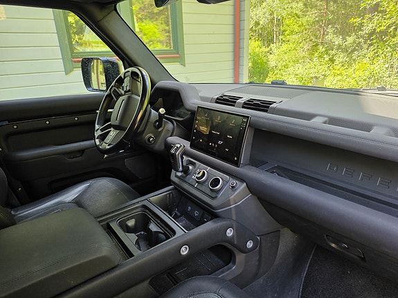 Land Rover Defender 110 4 of 5