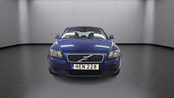 Volvo S40 2 of 5