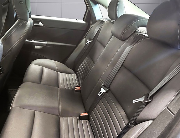 Volvo S40 8 of 9