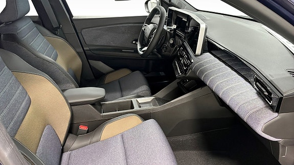 Renault 5 E-Tech 3 of 5