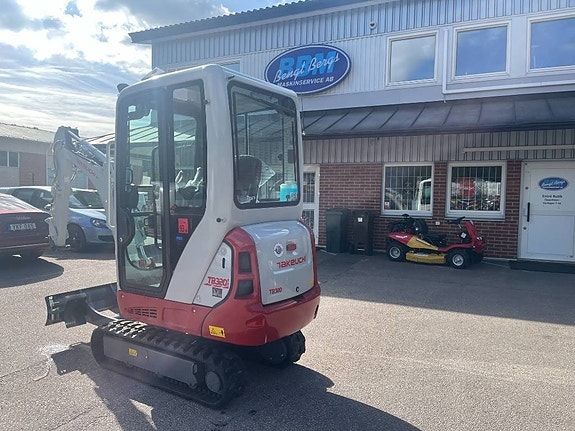 Takeuchi TB 320 3 of 3