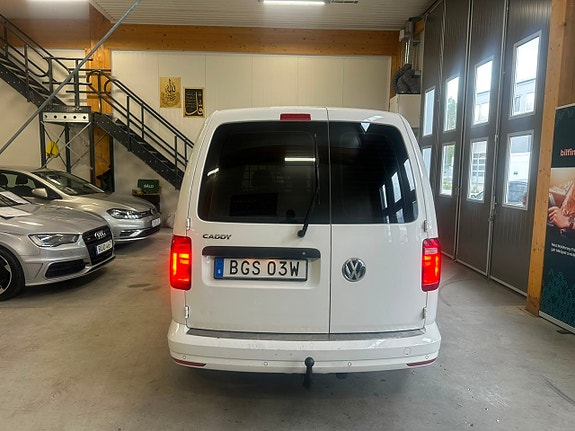 Volkswagen Caddy Maxi 8 of 16