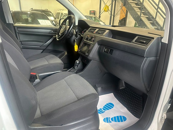 Volkswagen Caddy Maxi 11 of 16