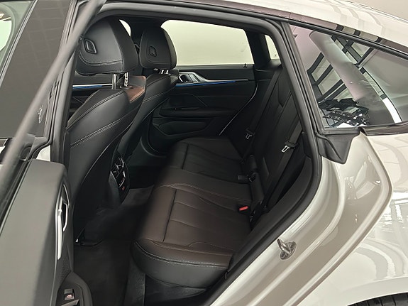 BMW i4 11 of 16