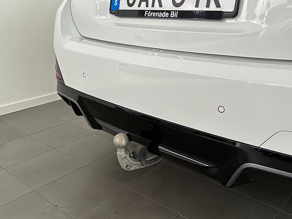BMW i4 13 of 16
