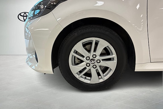 Toyota Yaris 15 of 18