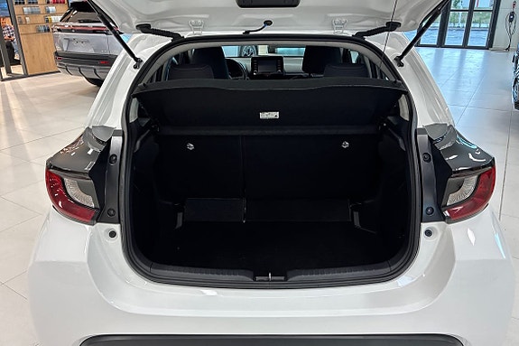 Toyota Yaris 10 of 18