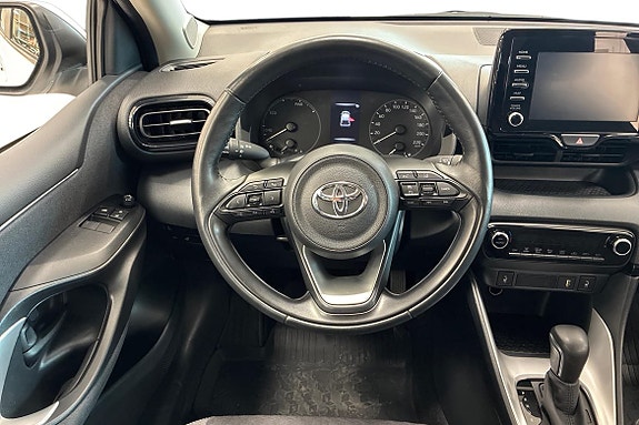 Toyota Yaris 9 of 18
