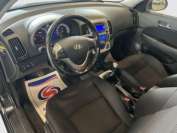 Hyundai i30 8 of 16