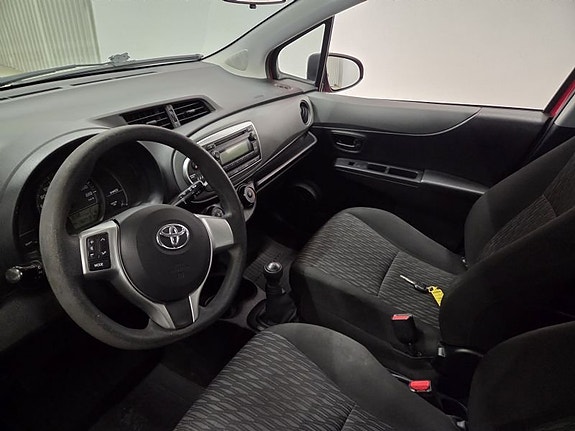 Toyota Yaris 10 of 10