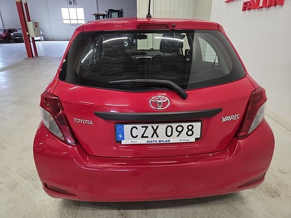 Toyota Yaris 7 of 10
