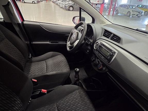 Toyota Yaris 4 of 10