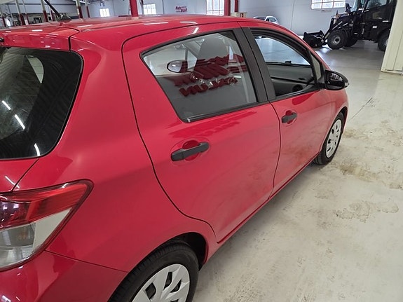 Toyota Yaris 6 of 10