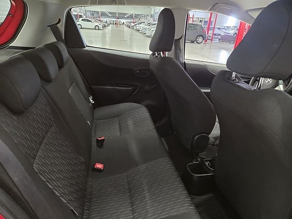 Toyota Yaris 5 of 10