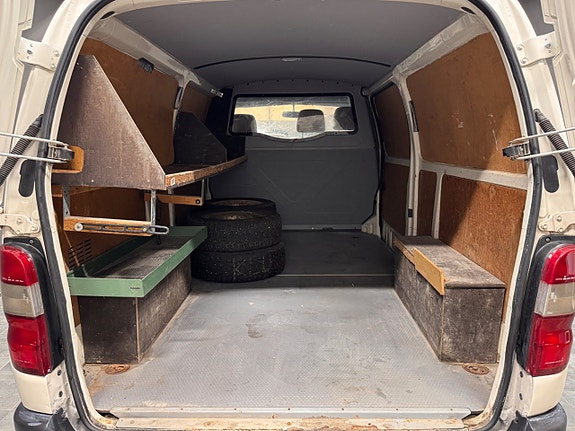Toyota HiAce 6 of 8
