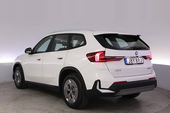 BMW iX1 4 of 5