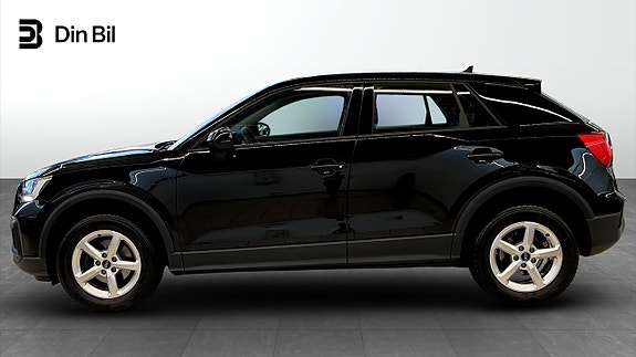 Audi Q2 2 of 5