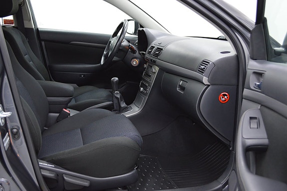 Toyota Avensis 8 of 21