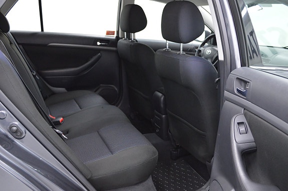 Toyota Avensis 10 of 21