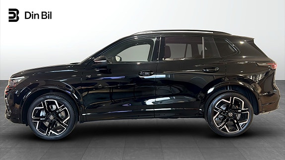 Volkswagen Tiguan 2 of 5