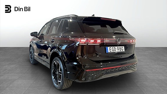 Volkswagen Tiguan 3 of 5