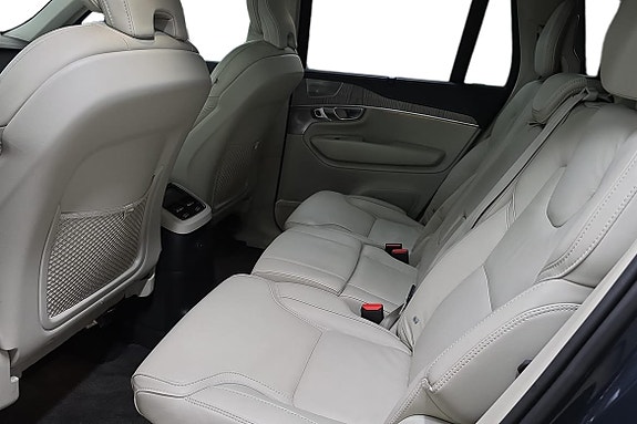 Volvo XC90 13 of 27