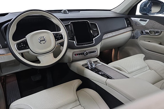 Volvo XC90 10 of 27