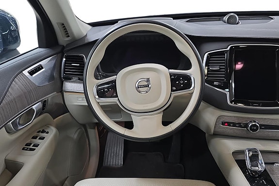 Volvo XC90 11 of 27