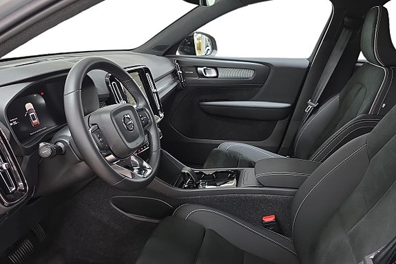 Volvo EX40 15 of 24