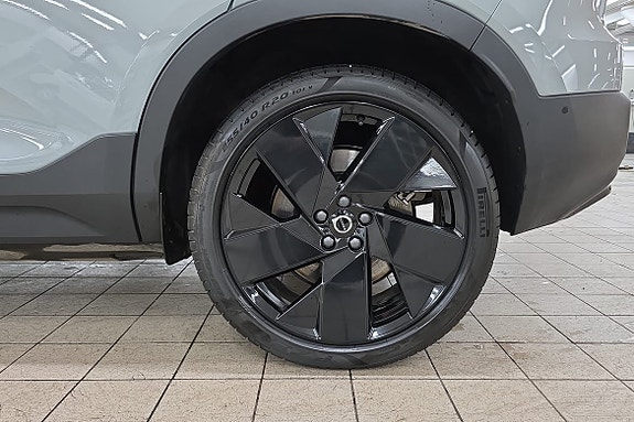 Volvo EX40 18 of 24