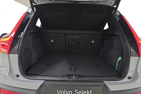 Volvo EX40 13 of 24