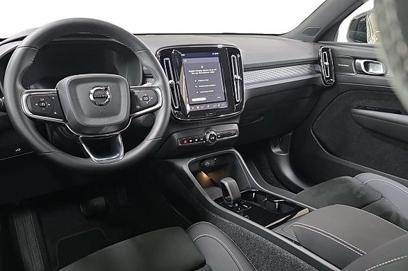 Volvo EX40 11 of 24