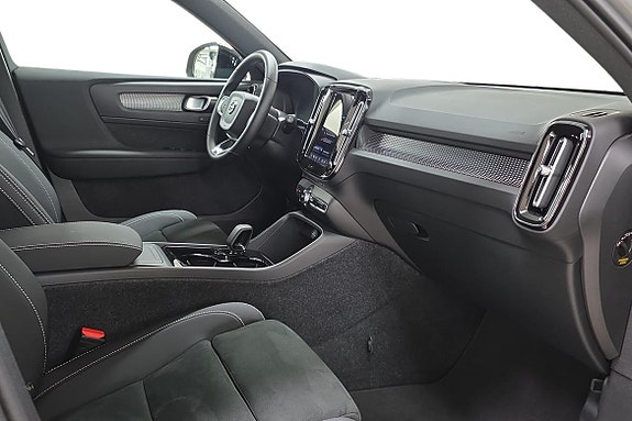 Volvo EX40 8 of 24