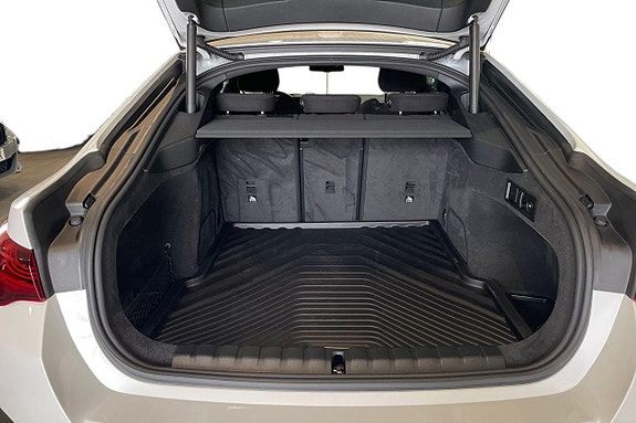 BMW i4 10 of 18
