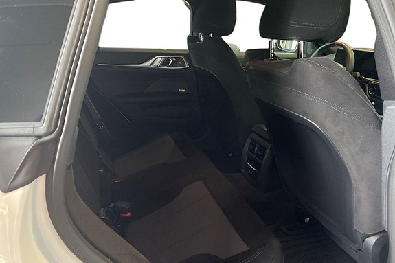 BMW i4 7 of 18