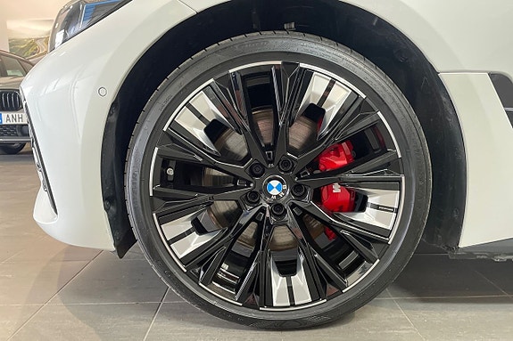 BMW i4 15 of 18