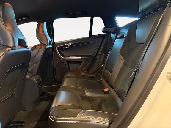 Volvo V60 14 of 22