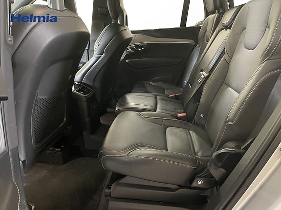 Volvo XC90 10 of 16