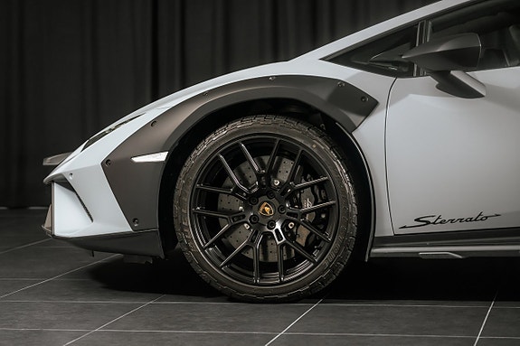 Lamborghini Huracan 5 of 5