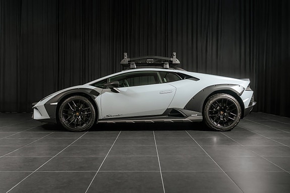 Lamborghini Huracan 2 of 5