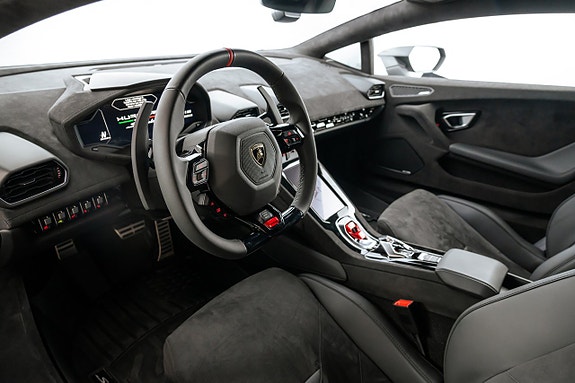 Lamborghini Huracan 7 of 13